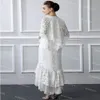 Wunderschöne weiße Spitze Kleider für die Brautmutter, zweiteiliges Sommerkleid für Hochzeitsgäste 2021, Teelänge, Chiffon-Abschlussballrock mit Jacke, Robes de Mariee