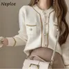 秋のシックな真珠のボタンセーターファッションシンプルなカーディガンの女性Oネックカジュアル全てのマッチダブルポケットコート1g715 210422