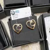 2022 Charme de qualité supérieure une petite boucle d'oreille en forme de coeur et trois coeurs en plaqué or 18 carats pour les femmes cadeau de bijoux de mariage ont le timbre de la boîte PS7190