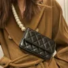 2021 Moda Mały pachnący styl łańcucha Pearl Bag Messenger żeńska skórzana telefon komórkowy Mini 0U0M0512260T3560428
