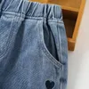 Jeans Primavera e Autumn Kids Girls Girls Coreano Casual Heart Ricamo Grigio Blu Pantaloni dritti 110-160 Denim per bambini 2021