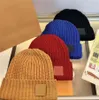 Mode beanie unisex stickad hatt pläd bokstäver avslappnad skalle kepsar sportskallar hattar damer casuals utomhus högkvalitativa