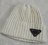 Triangle Logo Beanies Twist Hats Bonnet Vinter Beanie Stickad Ull Hat Cap Skull Tjockare Mask Fring Hattar Man MN