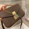 2021 Top Quality Cross Body Handbags Carteiras Sacos de Couro Mulheres Designers Messenger Bag Crossbody Soho Bolsa Discoteca Totes Fringed Wallet 20cm