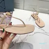 Designer- Sommer sexy Clip-Toe-Strandsandalen mit flachem Boden, Damen-Reise- und Urlaubsmode, römischer Einzelschuh mit einem Knopf