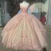 Vestidos de quinceanera de encaje sexy claro de color rosa Correas de espagueti de pelota Spaghetti Straps 3d Flores Flores con cremallera Sweet Sweet 16 Tulle Party Vesadas Vestidos S