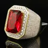 Anéis de casamento Romad 2021 Promoção por atacado de joias de alta qualidade Red Big Stone Gold Color Hip Hop Bling Micro Pave Ring Anillo Hombre