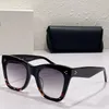 Frauen Sonnenbrille 4S004 Big Frame Schwarze Brille Drei-Punkte-Nieten-Dekoration Mode Sonnenbrille Frühling Sommerreise Urlaub UV40256C