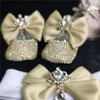 Första vandrare Turkiet Design Boutique Baby Girl Gold Crown Jewerly Diamond 1st Birthday Gown Outfit Pokagram Rhinestones Crib Shoes