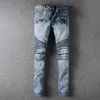 jeans délavés déchirés