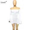 Casual Sukienki Lioil Off the Ramię Ruched Bodycon Mini Dress Kobiety 2022 Długi Rękaw Rękawy Slash Neck Black White Seksowny Tight Short