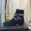 Modemarke -Schuhe Ami Ri Bandana Schnallen Stiefel Rock Roll Kultur coole schwarze Wildleder Silvertone Metall Bordsteinkette Schnallen Gurte Low1879990