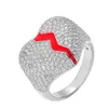 Anelli Bling spezzati con cuore ghiacciato Micro pavé di zirconi cubici Placcato in oro 14 carati Diamanti simulati di lusso Anello a cuore Gioielli hip-hop