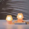 Новости 2021 года Корея Ins Стиль Полосатая настольная лампа в виде гриба 748 дюймов Полосатая стеклянная лампа в стиле муранского стекла Кабинет прикроватная тумбочка Гостиная H25822044