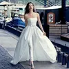 Tuta da donna moderna senza spalline Abito da sposa da spiaggia con gonna staccabile Pantaloni semplici in raso Abiti da sposa Fascia con fiocco Abiti da sposa all'aperto Robe De Mariee