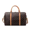 Hommes classiques femmes de voyage sacs de bouchons de luxe de concepteur de luxe Brown En cuir à main sacs à main de grande capacité de grande capacité Rivets Bottom Rivets Sport Sac