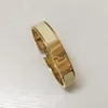 Титановый сталь золотой серебряный браслет браслет для женщин дизайнерские браслеты ювелирные изделия Письмо пряжки браслеты 31 эмаль цвета