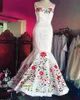 UPS عتيقة مكسيكية مطرزة فستان الزفاف الأنيقة الساتان الأبيض ساتان الحبيب أعلى مشد الظهر الفساتين الرسمية للعروس