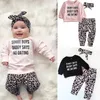 Baby luipaard kleding set baby lange mouwen brieven sweatshirt top + broek strik hoofdbanden 3 stks / set outfits kinderkleding