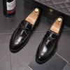 Män brittiska kronstil oxfords svarta casual skor designer pekade tå hemkomst klänning bröllop prom kör sport singel promenad loafers 288