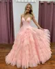 Ruffled Fited Prom-jurk met lagen hoge spleet rok lady preteen tiener meisje optocht jurk formeel feest bruiloft gasten rode capet runway spaghetti ijsblauwe blos roze roze