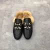 kış erkek yün terlik klasik Tasarımcı ayakkabı Tembel Düz Baotou Parmak arası terlik% 100 deri bayan Slaytlar Süet mektup inek derisi Kürk kadın ayakkabı boyutu 35-42-45-46 ile Metal erkek