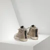 Par med hög toppstjärna små smutsiga skor designer toppversion lyx italiensk retro ren handgjorda sneakers glida i duk di cotone e stella i pelle silver beige mocka