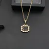 Retro Diamond Letter Halskette Doppel Alphabet Designer Halsketten Kristall Anhänger Halskette Großhandel