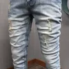 Mens Classic Vintage Light Blue Ripped Jeans Men Fashion Koreansk stil Broderi Straight Slim Fit Denim Pants 220328