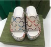 2022 Moda Zapatillas para mujer Diseñador Patrón Bordado Carta Playa Ocio Chanclas Sandalias de suela gruesa para mujer 35-40