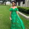 Gröna spetsar klänningar med fjädrar se genom axel aso ebi afton klänningar afrikanska kvinnor parti