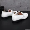 Yeni Moda 2022 Erkekler Beyaz Timsah Desen Oxford Flats üzerinde Kayma Rahat Ayakkabılar Mezuniyet Gelinlik Balo Zapatillas Hombre
