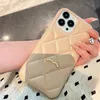 Pearl Phones Case Women Luxury Designer Telefonfodral f￶r iPhone 13 Promax 11 12 Pro 14Promax Fall L￤der Grid Lines Phonecase