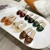 2021 Designer femmes chaîne diapositives sandale tongs pantoufle en cuir véritable chaîne en métal dames chaussures de sport taille 35-43 avec boîte 270