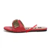 2023 Designer Sandals per donne donne estate in pelle di lusso in pelle di lusso Dazzle Slifori da donna Slifori tacchi piatti Slipisti Trend Scarpe da spiaggia estate