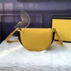 Mode Women Bag Brand Designer Handväskor Kvinnors Vintage Tote Crossbody Shopping Plånbok Purs Purs Halvkvalitet Halva runda axelväskor Size 21cm Yellow