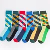 Erkek çorap 4-6 çift yüksek kaliteli pamuklu erkekler komik mutlu moda yenilik kaykay mürettebatı Menmenler için gündelik