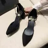 靴女性2021新しい春と秋の韓国の女性は、パールバックル小さな新鮮なスティレットハイヒールの靴を尖らせました。 G220527