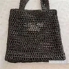 Kvinnor halmhandväska vävd tygväska handväska virkning designer axelväskor med inwrought bokstav sommarstrandsäckar koppling totes235d