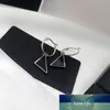 Neue, modische, einfache geometrische Eisenplatten-Metall-Ohrringe mit umgekehrtem Dreieckslogo und beliebtem europäischem und amerikanischem Design