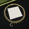 Stylish Letter Pendant Necklace Metal Letters Chain Armband Högkvalitativa tjocka halsband med presentförpackning