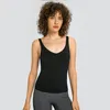 Al0LULU Sports Top Yoga Kıyafetleri Yeni Seksi V yaka Güzellik Arka Yelek Göğüs Pedli Kadınlar Stres Slim Long Yoga Giyim