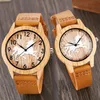 Relojes de pulsera Reloj de madera de imitación vintage Caballo Hombres Mujeres Reloj de pulsera de madera de imitación Banda de cuero suave Reloj de pulsera de cuarzo masculino RelojWristwatc