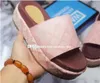 2022 Nya män Kvinnor Flip Flop Lady Shoes Brodery Wedge Sandals Hiss Kvinnor Designer Rubber Slides High Quality Platform Scuffs Home