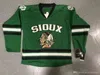 C26 Nik1 North Dakota Fighting Sioux 7 TJ Oshie 9 Jonathan Toews 11 Zach Parise College Fighting Hawks und Hockey Jersey Mens Dakota College Jersey