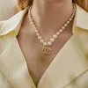 Lüks moda inci kolye tasarımcısı mücevher düğün elmas 18k altın kaplama platin harfler kolye clit elmas kolye kadınlar için kolyeler