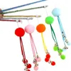 Giocattoli per gatti 1PC Bell Wand Divertente Gattino Teaser Stick Giocattolo interattivo Pom Pet Supply Colore casuale