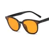 Solglasögon vintage fyrkant katt ögon kvinnor märkesdesigner korea mode gradient solglasögon svart orange lins retro oculos de solsun9020921