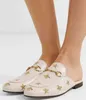 Moda-Elegante Stile casual Princetown Sandali in pelle Pantofole Uomo Donna Sandalo Catena in metallo Ladies Slides Comfort Walking