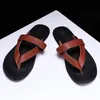 サンダル本革のメンズラグジュアリーデザイナーブランドスリッパフリップフロップローマンのための夏のフラットスベーチ男性靴プラスサイズ47サンダル
